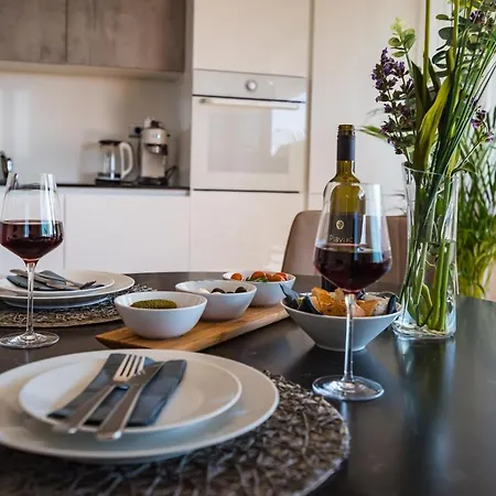 D-apartment - With Garage And Balcony Lejlighed