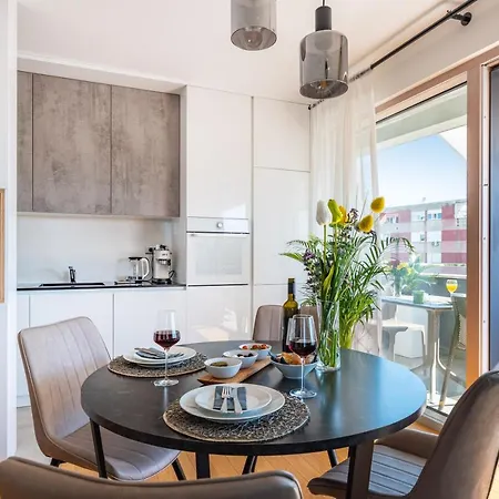 D-apartment - With Garage And Balcony Apartman *