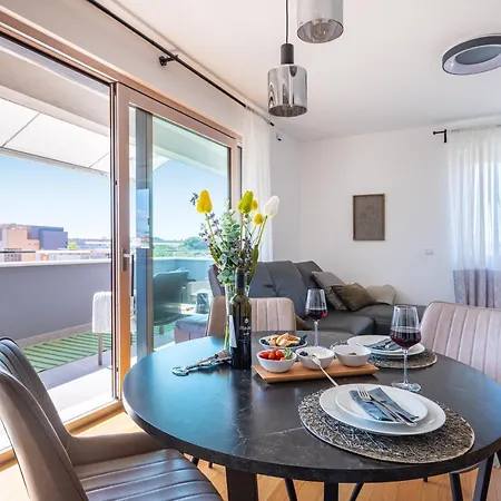 Lejlighed D-apartment - With Garage And Balcony *