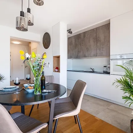 D-apartment - With Garage And Balcony Zára