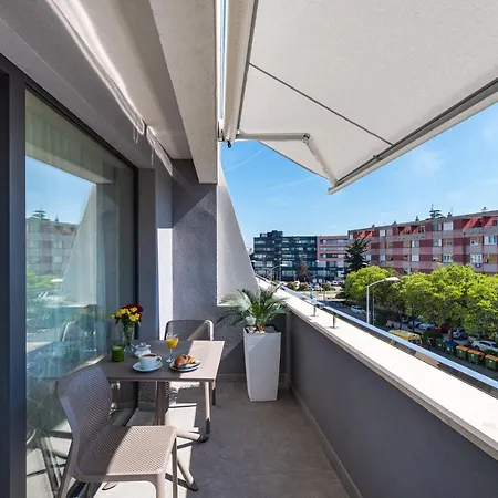 Apartman D-apartment - With Garage And Balcony Zára