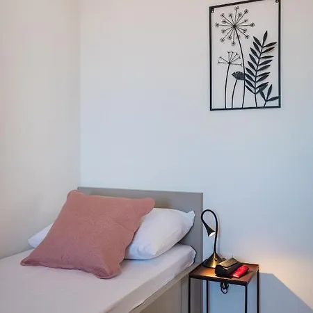 Lejlighed D-apartment - With Garage And Balcony