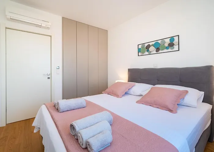 Apartment D-apartment - With Garage And Balcony Zadar