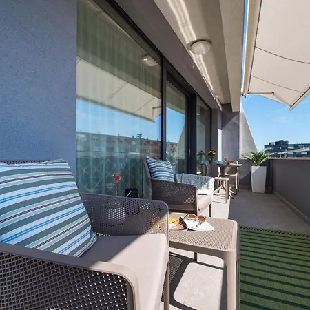 D-apartment - With Garage And Balcony * Zara