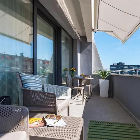 D-apartment - With Garage And Balcony Apartman