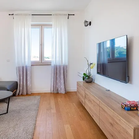 Appartamento D-apartment - With Garage And Balcony