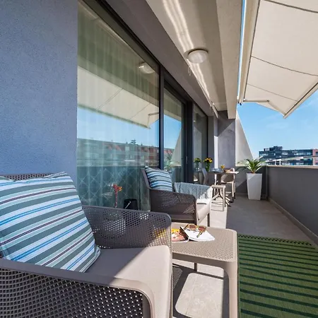 D-apartment - With Garage And Balcony * Zara