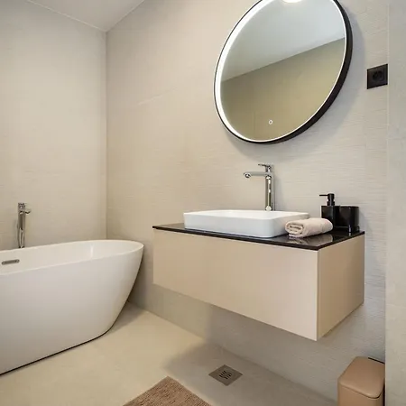 D-apartment - With Garage And Balcony