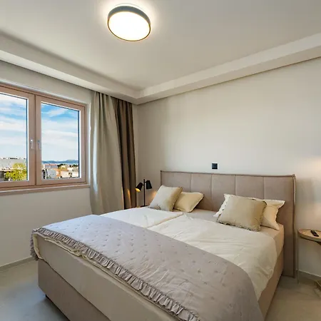 D-apartment - With Garage And Balcony Appartamento