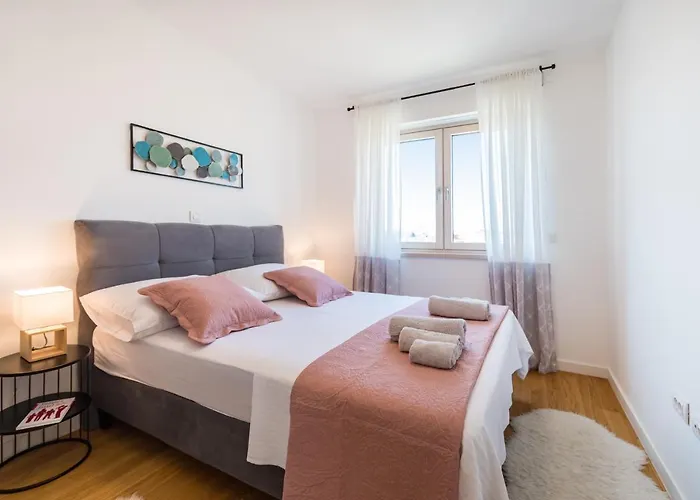 D-apartment - With Garage And Balcony