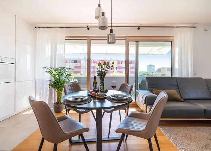 D-apartment - With Garage And Balcony דירה זאדאר